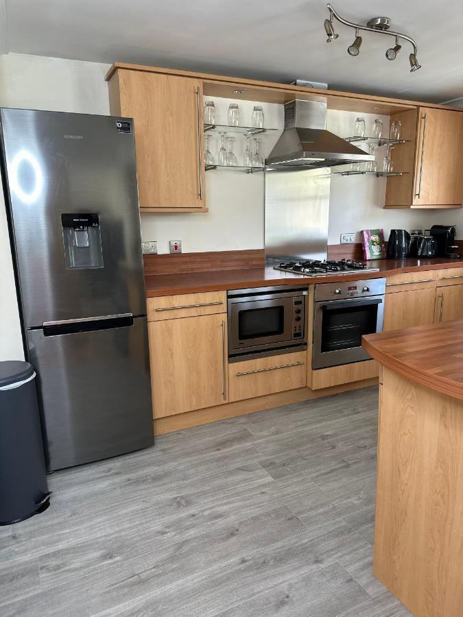 2 Bed City Centre Executive Apartment Абердин Экстерьер фото