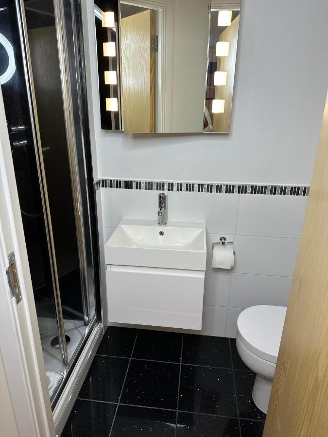 2 Bed City Centre Executive Apartment Абердин Экстерьер фото