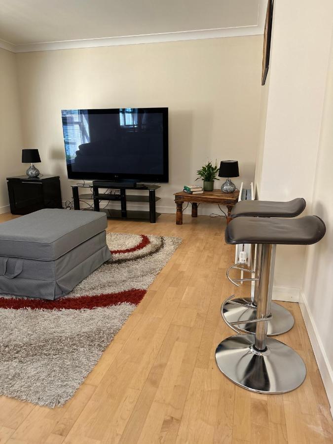 2 Bed City Centre Executive Apartment Абердин Экстерьер фото